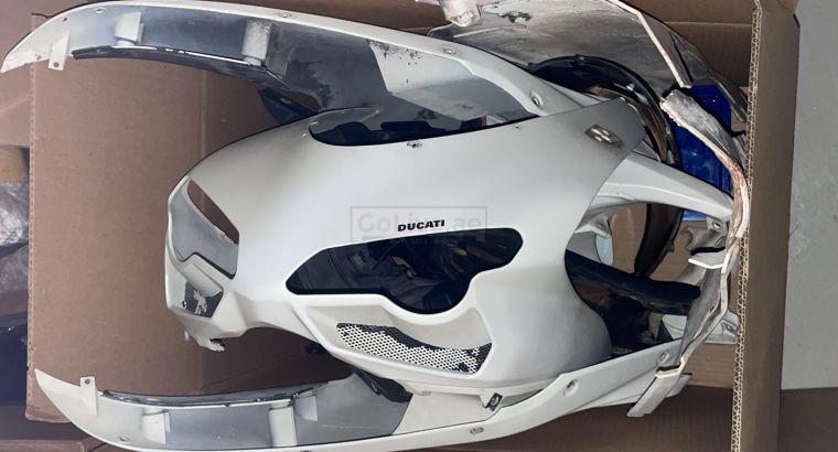 Used full fairing kit Ducati 848, white