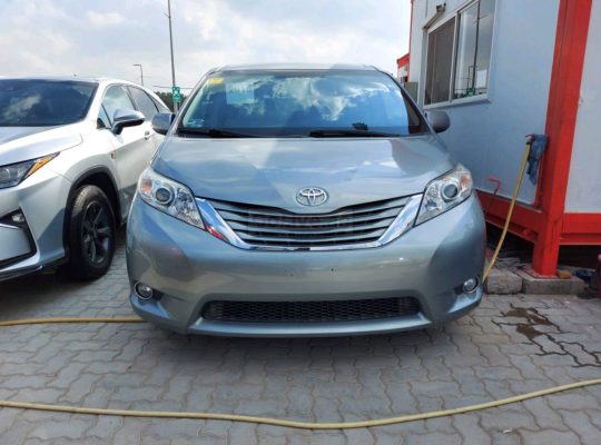 Toyota Sienna 2014 FOR SALE