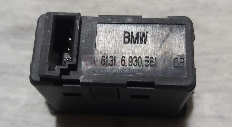 MINI COOPER 2004 TO 2016 AUX-IN SOCKET CONNECTOR PART NO 61316930561 ( MINI COOPER GENUINE USED PARTS )