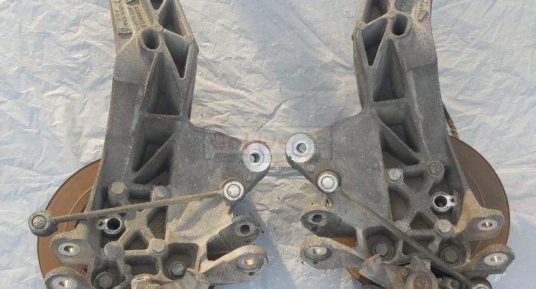 MINI COOPER 2007 TO 2014 FRONT KNUCKLE RIGHT & LEFT PART NO 13612610 ( MINI COOPER GENUINE USED PARTS )