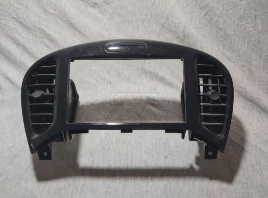 NISSAN JUKE 2011 TO 2017 INSTRUMENT PANEL BEZEL PART NO 682601KK0A ( NISSAN GENUINE USED PARTS )