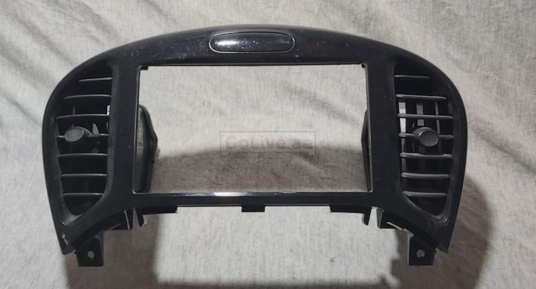 NISSAN JUKE 2011 TO 2017 INSTRUMENT PANEL BEZEL PART NO 682601KK0A ( NISSAN GENUINE USED PARTS )