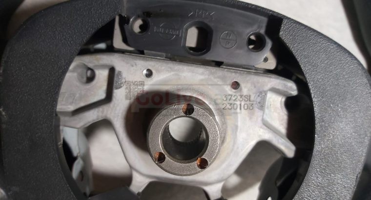NISSAN JUKE 2014 TO 2017 STEERING WHEEL PART NO 484304AU1A ( NISSAN GENUINE USED PARTS )