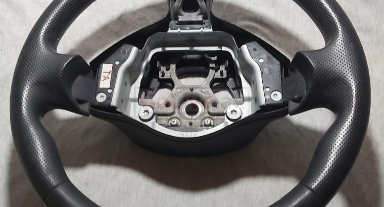NISSAN JUKE 2014 TO 2017 STEERING WHEEL PART NO 484304AU1A ( NISSAN GENUINE USED PARTS )