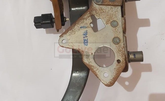NISSAN JUKE 2014 TO 2017 CLUTCH PEDAL PART NO 465031KA0A ( NISSAN GENUINE USED PARTS )