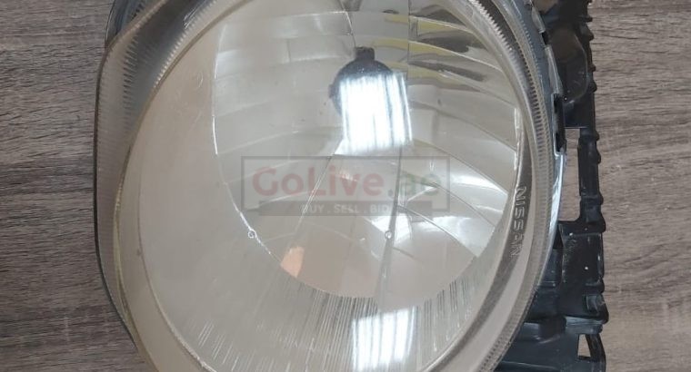 NISSAN JUKE 2015 TO 2017 RIGHT HEADLIGHT PART NO 260103YM2A ( NISSAN GENUINE USED PARTS )