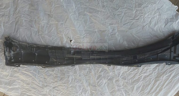 FORD FUSION 2010 TO 2012 FRONT WINDSHIELD COWL VENT PART NO 6E535402222AF ( FORD GENIUNE USED PARTS )