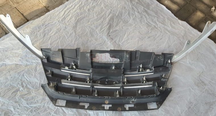 FORD FUSION 2010 TO 2012 FRONT CHROME GRILL & FRAME MOUNT PART NO AE538A164BB ( FORD GENUINE USED PARTS )