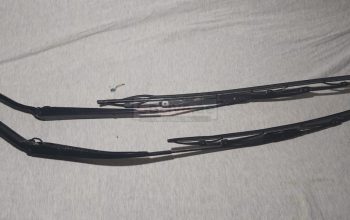 FORD FUSION 2006 TO 2012 WINDSCREEN WIPER ARMS RIGHT & LEFT PART NOS 7E5Z-17526-A/6E5Z-17527-AA ( FORD GENUINE USED PARTS )