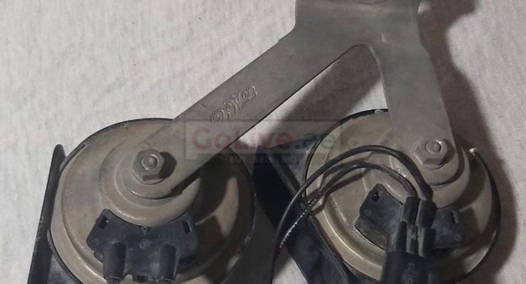 FORD FUSION HORN PART NO AM80S55306 ( FORD GENUINE USED PARTS )