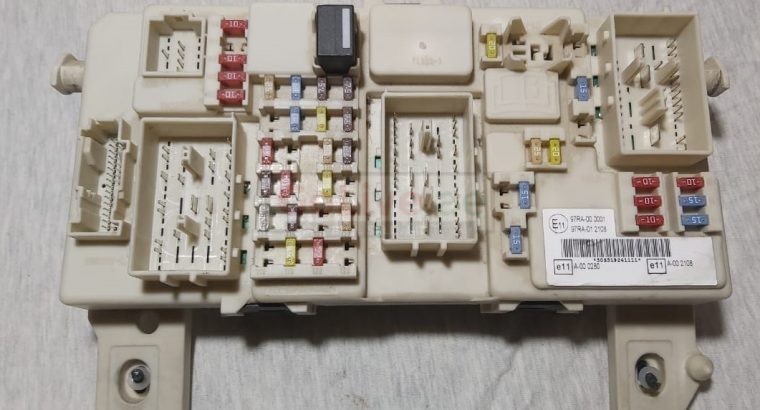 FORD FOCUS 2008 TO 2012 FUSE BOX PART NO 7M5T14A073BB ( FORD GENUINE USED PARTS )