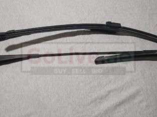 FORD FOCUS 2008 TO 2012 WIPER ARM and BLADE PART NO 6S4Z17527AA/4W1Z17528AA ( FORD GENUINE USED PARTS )