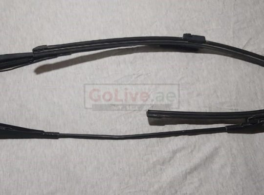 FORD FOCUS 2008 TO 2012 WIPER ARM and BLADE PART NO 6S4Z17527AA/4W1Z17528AA ( FORD GENUINE USED PARTS )