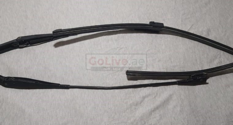 FORD FOCUS 2008 TO 2012 WIPER ARM and BLADE PART NO 6S4Z17527AA/4W1Z17528AA ( FORD GENUINE USED PARTS )