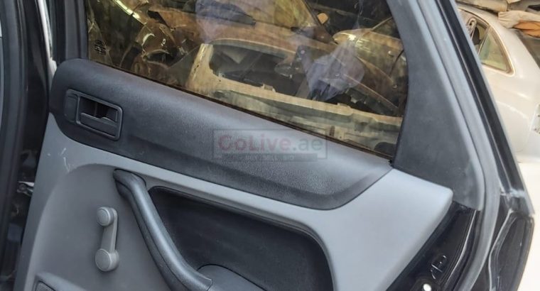 FORD FOCUS 2008 TO 2011 RIGHT REAR DOOR PART NO 8S4Z5424630A ( FORD GENUINE USED PARTS )