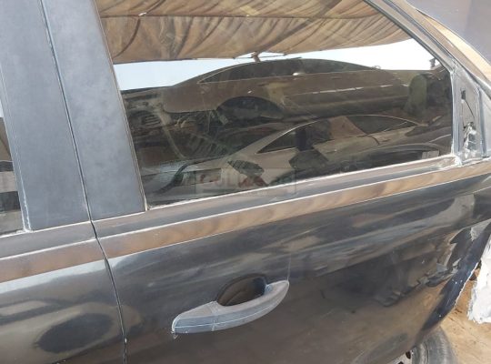FORD FOCUS 2008 TO 2012 RIGHT FRONT DOOR PART NO 8S4Z5420124A ( FORD GENUINE USED PARTS )