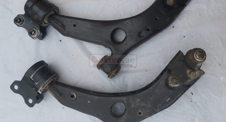 FORD FOCUS 2004 TO 2012 FRONT LOWER CONTROL ARM RIGHT and LEFT PART NO X15CJ0388/X15CJ0389 ( FORD GENUINE USED PARTS )