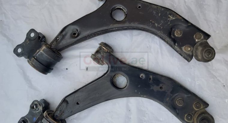 FORD FOCUS 2004 TO 2012 FRONT LOWER CONTROL ARM RIGHT and LEFT PART NO X15CJ0388/X15CJ0389 ( FORD GENUINE USED PARTS )
