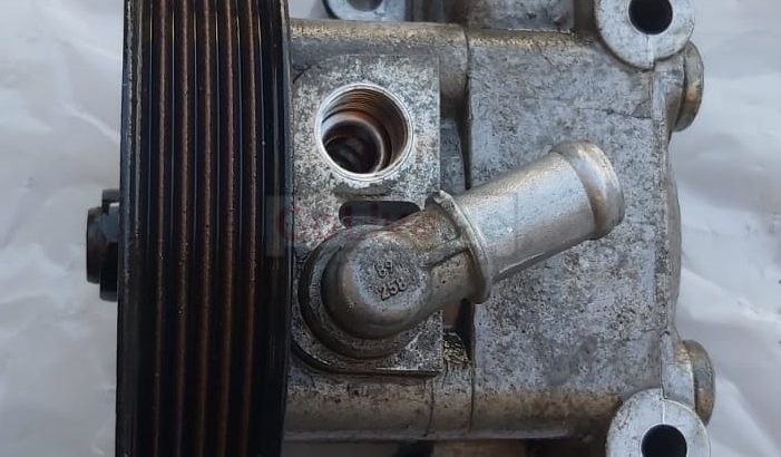 FORD FOCUS 2007 TO 2011 POWER STEERING PUMP PART NO 4M513A696AE ( FORD GENUINE USED PARTS )