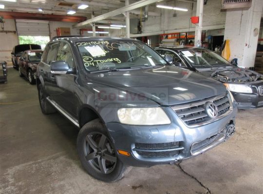 VOLKSWAGEN TOUAREG USED PARTS DEALER (VOLKSWAGEN USED SPARE PARTS DEALER IN AUTO PARTS MARKET)