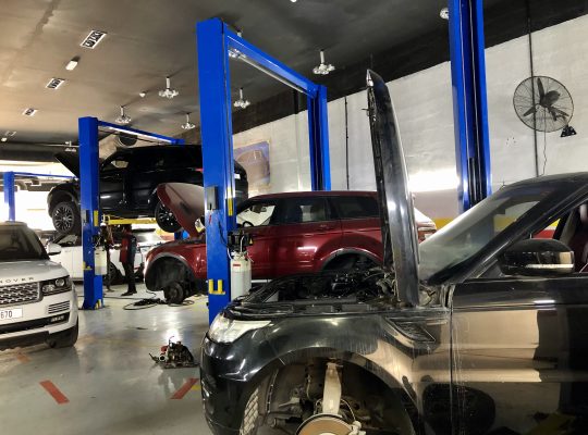 Range Rover & Land Rover service center in Sharjah