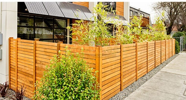 Restaurant Privacy Fences Uae | Supply and Install Wooden Fences | Abu Dhabi.