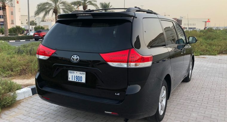 TOYOTA SIENNA 2014 LE EDITION, AWD, PERFECT CONDITION