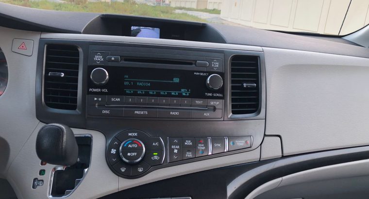 TOYOTA SIENNA 2014 LE EDITION, AWD, PERFECT CONDITION