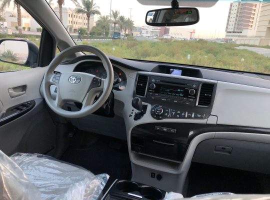TOYOTA SIENNA 2014 LE EDITION, AWD, PERFECT CONDITION