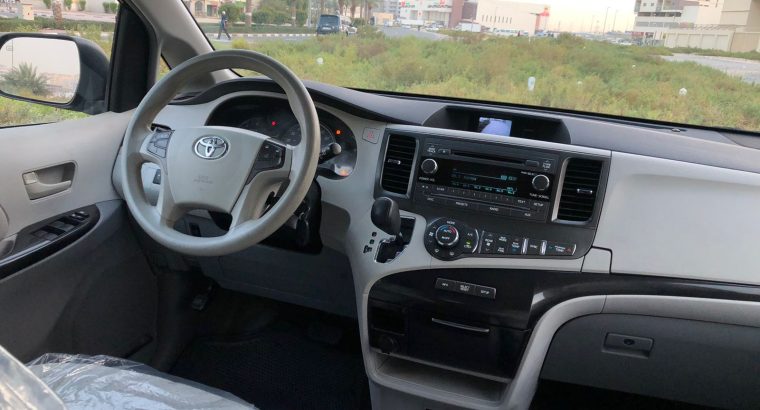 TOYOTA SIENNA 2014 LE EDITION, AWD, PERFECT CONDITION