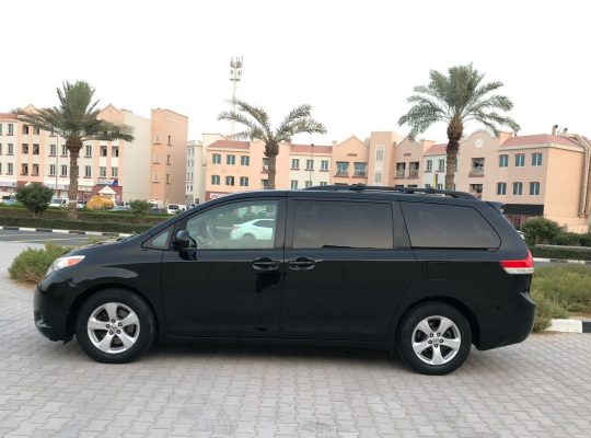 TOYOTA SIENNA 2014 LE EDITION, AWD, PERFECT CONDITION