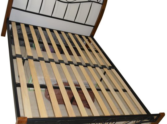 Queen bed (wrought iron)