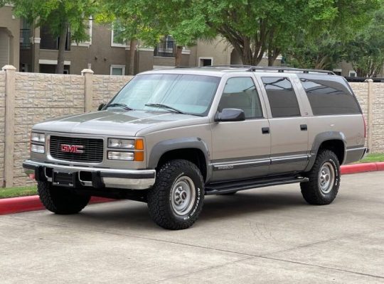 SuburbanUsed GMC Suburban Car buyer in Dubai ( Best Used GMC Suburban Car Buying Company Dubai, UAE )