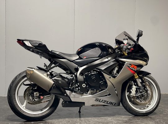 2018 Suzuki gsx r750cc available for sale