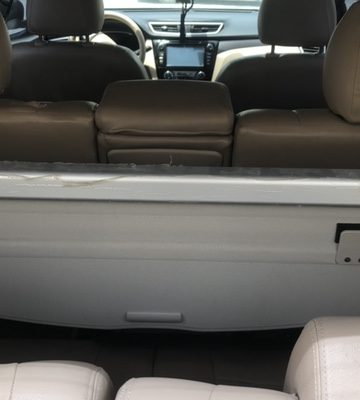 NISSAN x-TRAIL 2016 MODEL(137,000KM), 7 SEATER ,LEATHER SEAT COVER. FULL NISSAN SERVICE HISTORY , GCC SPECS, ACCIDENT FREE,