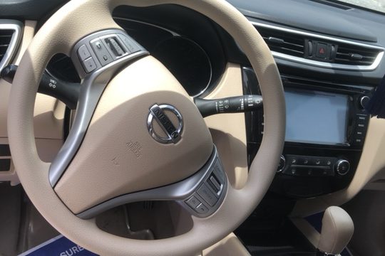 NISSAN x-TRAIL 2016 MODEL(137,000KM), 7 SEATER ,LEATHER SEAT COVER. FULL NISSAN SERVICE HISTORY , GCC SPECS, ACCIDENT FREE,