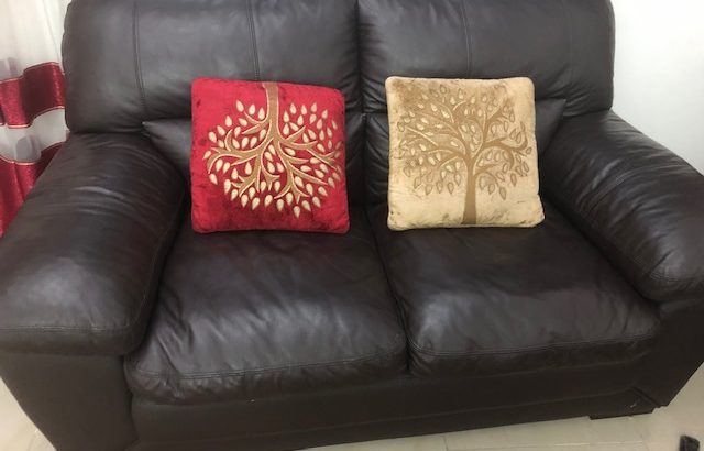 3+2+1 ORIGINAL LEATHER SOFA WITH 6 PILLOWS AND CARPET