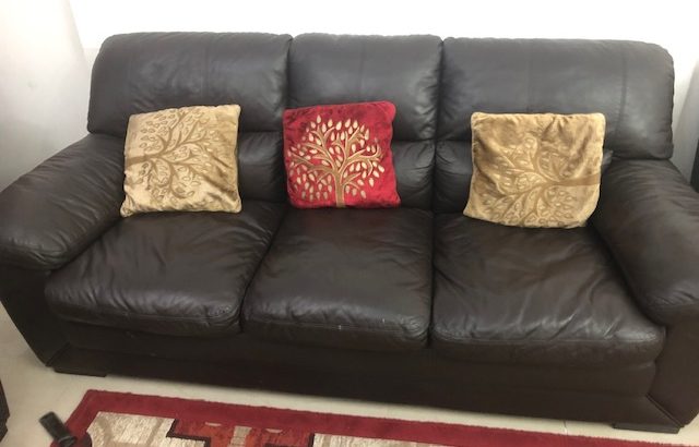 3+2+1 ORIGINAL LEATHER SOFA WITH 6 PILLOWS AND CARPET