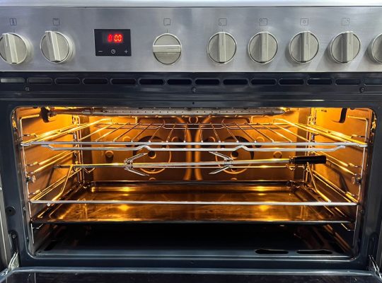 Bosch Brand Gas Cooker 90 x 60 cm With Fan Oven