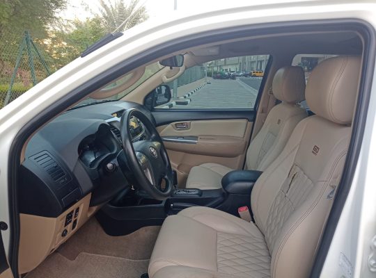 toyota fortuner 2015 gcc 4×4 V4 with leather seats