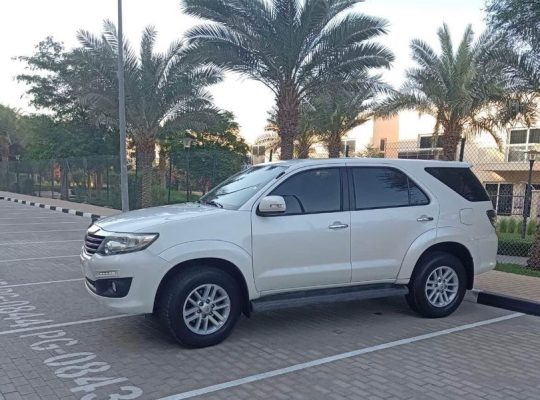 toyota fortuner 2015 gcc 4×4 V4 with leather seats