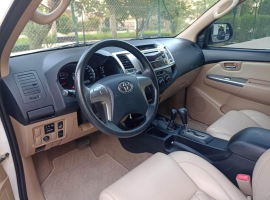 toyota fortuner 2015 gcc 4×4 V4 with leather seats