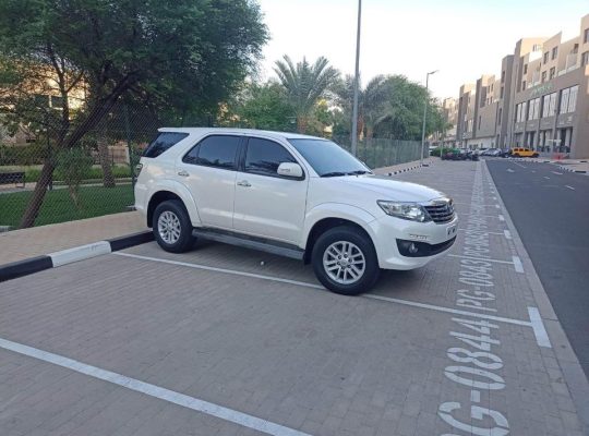 toyota fortuner 2015 gcc 4×4 V4 with leather seats