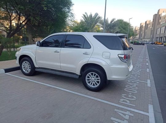 toyota fortuner 2015 gcc 4×4 V4 with leather seats