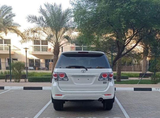 toyota fortuner 2015 gcc 4×4 V4 with leather seats