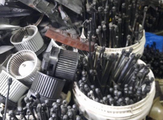 AL TAKAMUL USED AUTO SPARE PARTS TR. (Used auto parts, Dealer, Sharjah spare parts Markets)