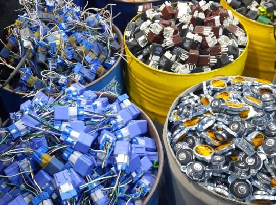 BURJ SAMNAN USED FORD,BMW,INFINITI, NISSAN AUTO SPARE PARTS TR. (Used auto parts, Dealer, Sharjah spare parts Markets)