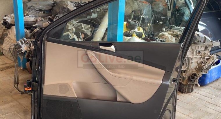 VOLKSWAGON PASSAT 2010 2011 2012 FRONT RIGHT DOOR ( Genuine Used VOLKSWAGON Parts )