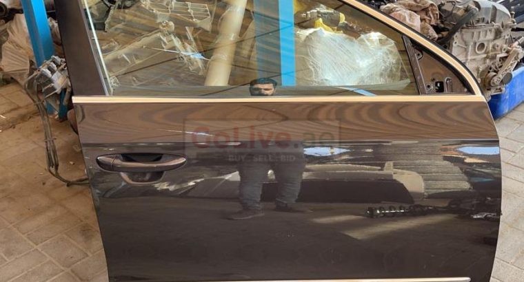 VOLKSWAGON PASSAT 2010 2011 2012 FRONT RIGHT DOOR ( Genuine Used VOLKSWAGON Parts )