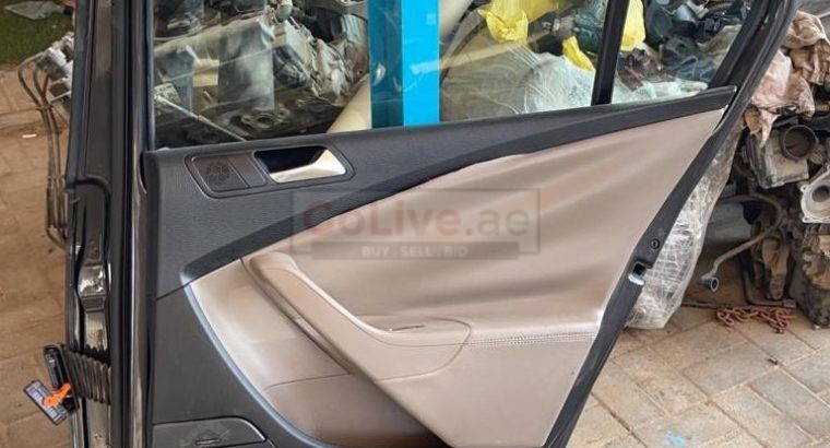 VOLKSWAGON PASSAT 2010 2011 2012 BACK RIGHT DOOR ( Genuine Used VOLKSWAGON Parts )